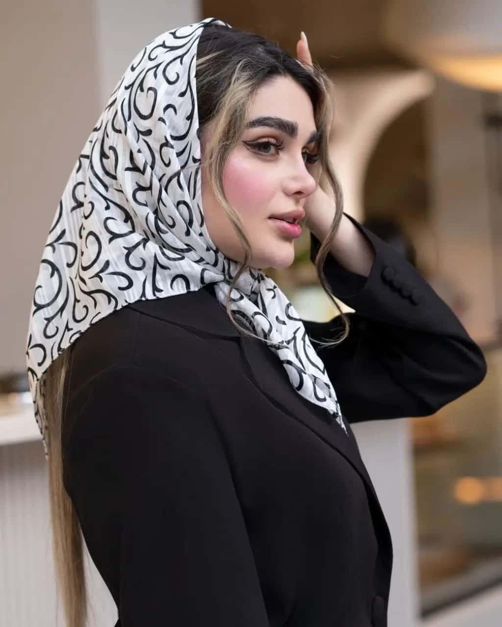 مینی اسکارف مجلسی حریر شاین - مناسب برای استایل شب، میهمانی و روزمره - تصویر دوم