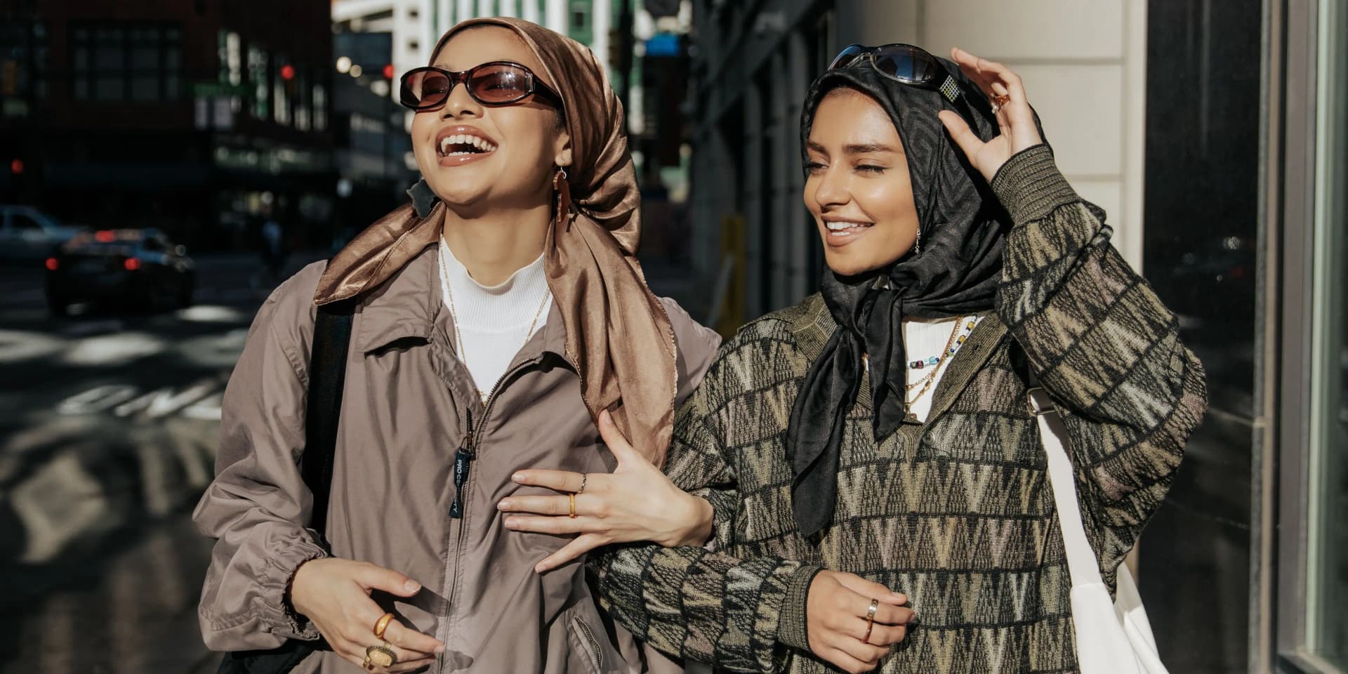 انتخاب رنگ و ست کردن شال با لباس یا اکسسوری استایل روزمره با شال