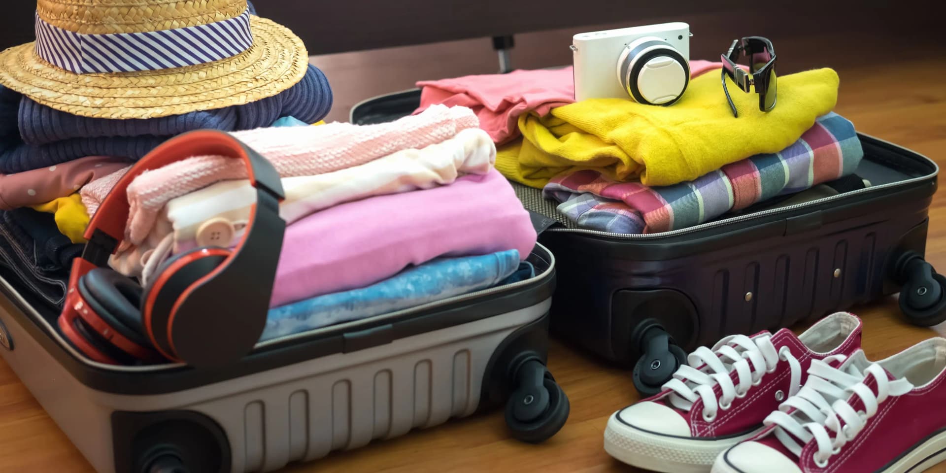 برای چروک نشدن شال آن را بین دو لایه لباس نرم در چمدان قرار دهید. نحوه نگهداری شال حین سفر