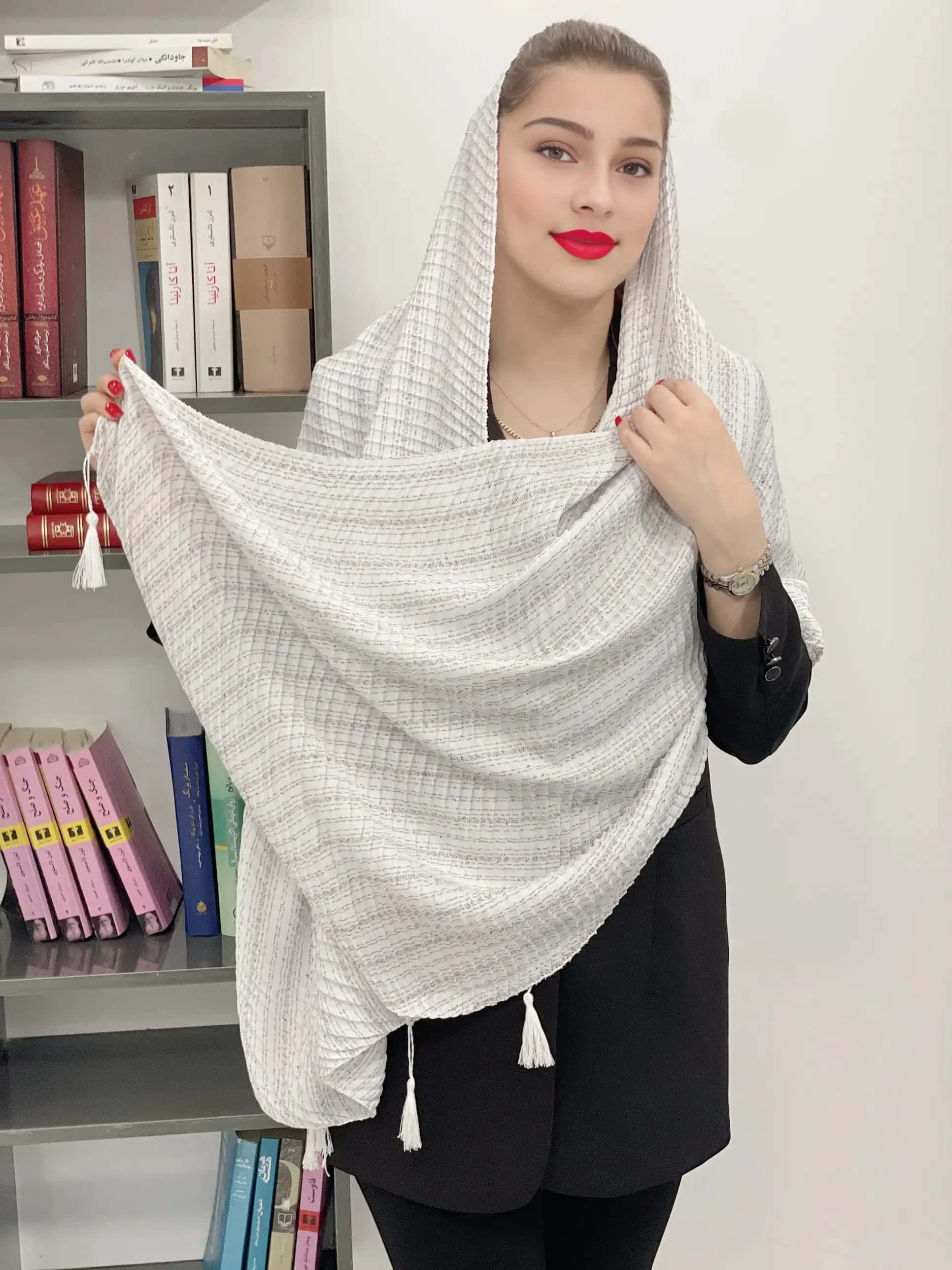 شال پلیسه آرورا با لمههای درخشان