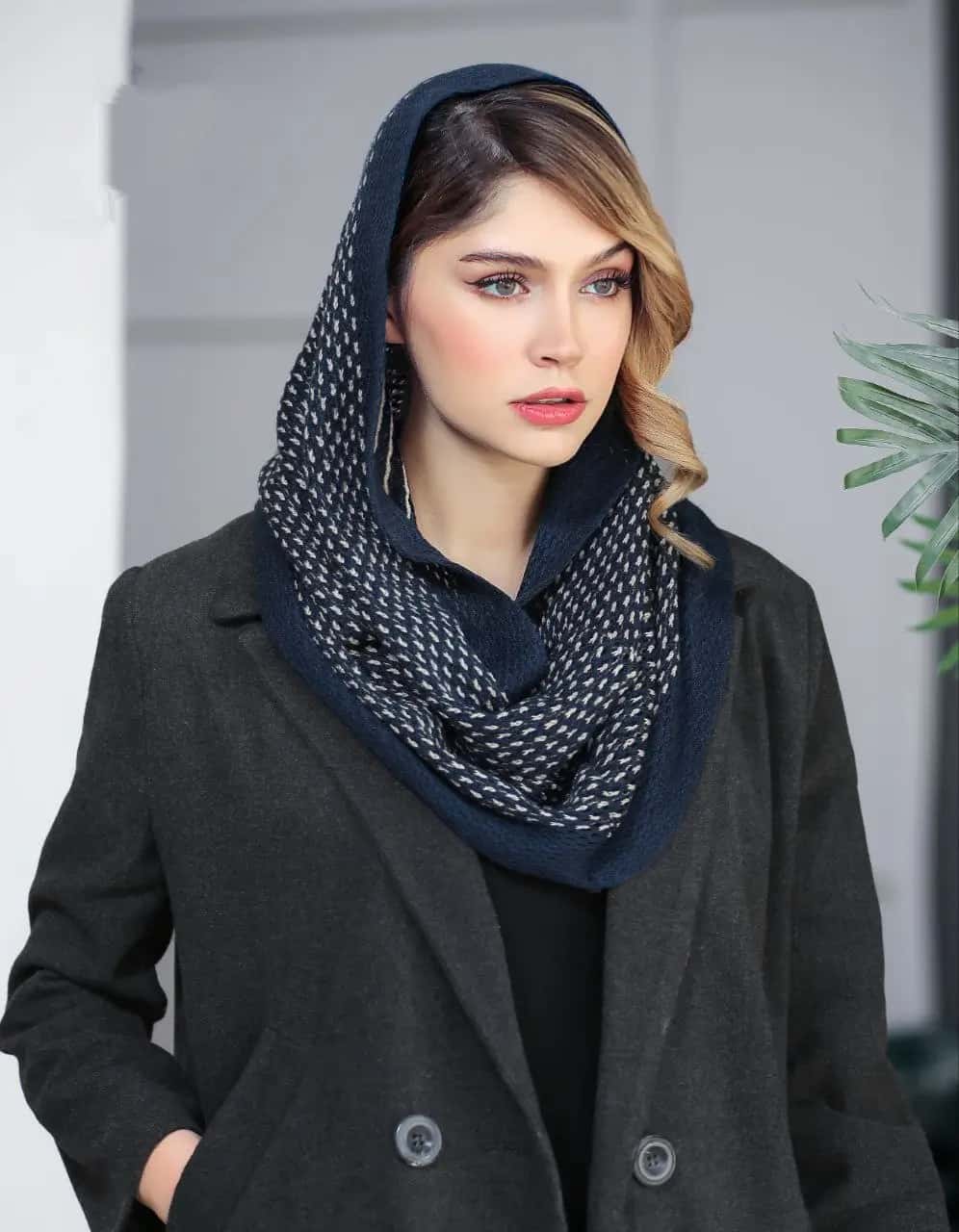 شال بافت زنانه رینگی مدل وسط پیچازی | گرم و شیک برای پاییز و زمستان - تصویر دوم