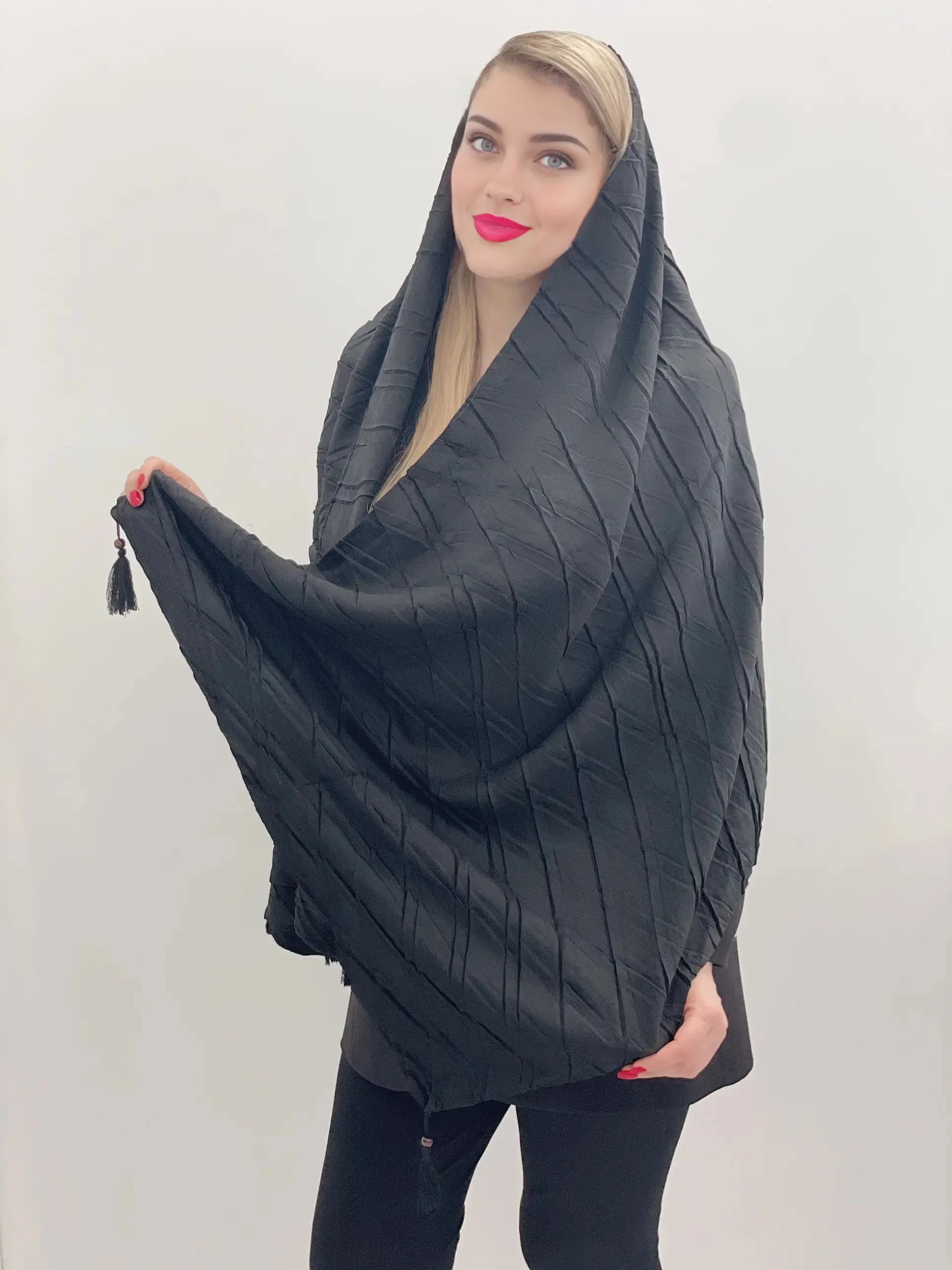 شال پلیسه دیاموند منگولهدار – شالی مدرن با طراحی خاص