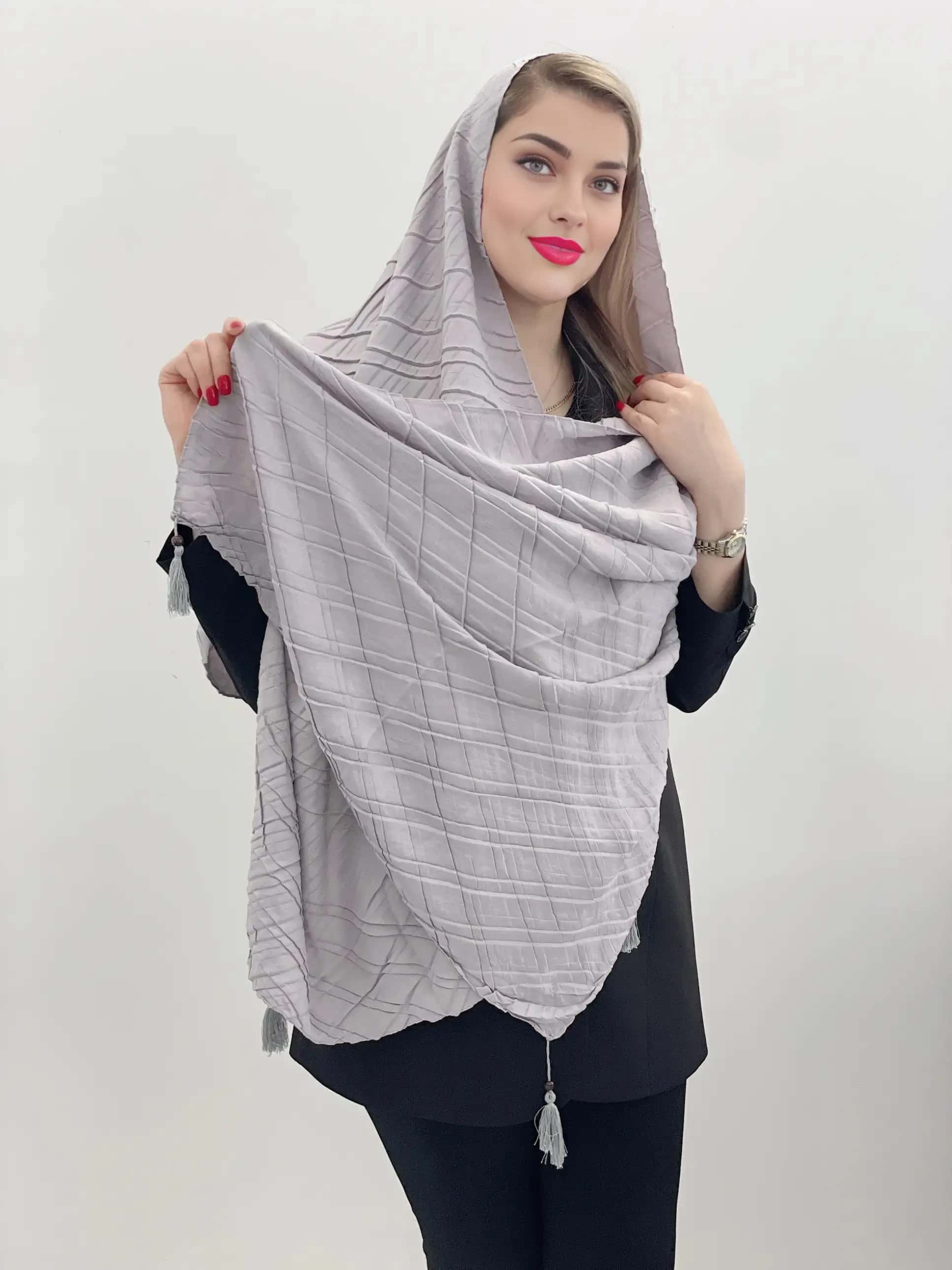 شال پلیسه دیاموند منگولهدار – شالی مدرن با طراحی خاص - تصویر دوم