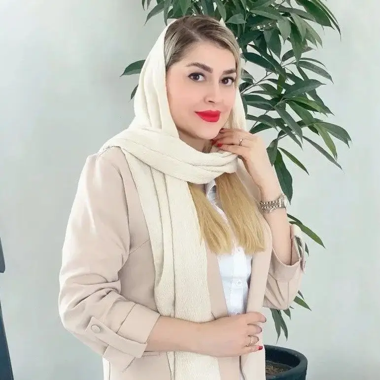 آزاده زحمتکش - مدیر فروشگاه شالی‌بگ